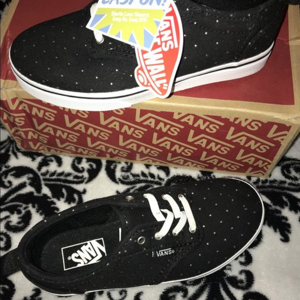 Vans - Picture 2 of 4
